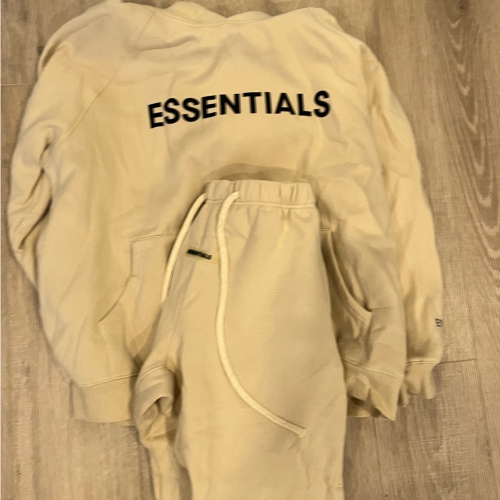 Size L - Essentials set taupe/cream, never worn